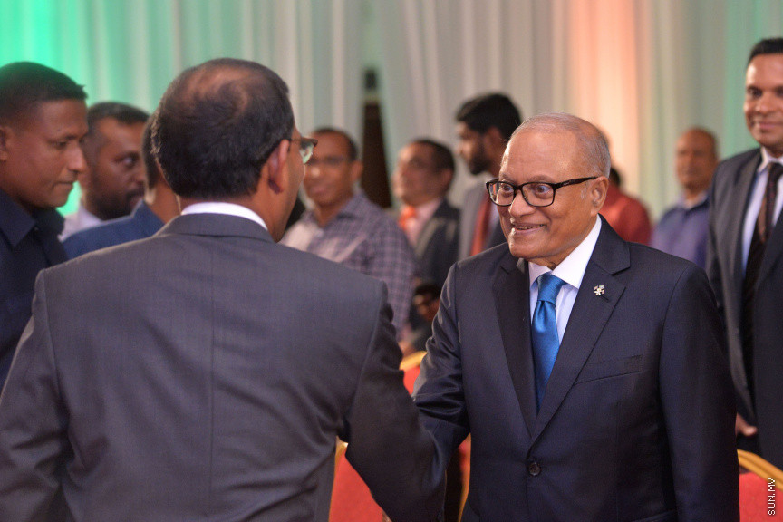 ޖެނުއަރީ 26، 2019: އިންޑިއާގެ ޖުމްހޫރިއްޔަތައް 70 އަހަރު ފުރުމުގެ މުނާސަބަތުގައި ދަރުބާރުގޭގަޢީ ބޭއްވި ރަސްމިއްޔާތުގެ ތެރެއިން: މި ރަސްމިއްޔާތުގައި ނައިބު ރައީސް ފައިސަލް ނަސީމާއި، އިންޑިއާ ސަފީރު އަކިލޭޝް މިޝްރާއާއި، ކުރީގެ ރައީސުންނާއި، މަޖިލީހުގެ ރައީސާއި މަޖިލީހުގެ މެމްބަރުންނާއި ކެބިނެޓު މިނިސްޓަރުން ވަޑައިގެންނެވި -- ސަން ފޮޓޯ/ އަހުމަދު އަވްޝަން އިލްޔާސް