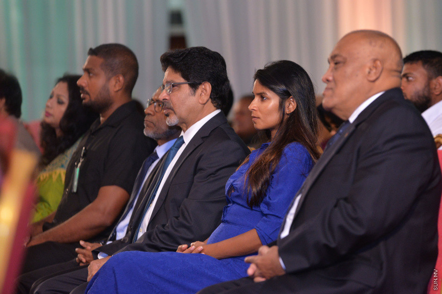 ޖެނުއަރީ 26، 2019: އިންޑިއާގެ ޖުމްހޫރިއްޔަތައް 70 އަހަރު ފުރުމުގެ މުނާސަބަތުގައި ދަރުބާރުގޭގަޢީ ބޭއްވި ރަސްމިއްޔާތުގެ ތެރެއިން: މި ރަސްމިއްޔާތުގައި ނައިބު ރައީސް ފައިސަލް ނަސީމާއި، އިންޑިއާ ސަފީރު އަކިލޭޝް މިޝްރާއާއި، ކުރީގެ ރައީސުންނާއި، މަޖިލީހުގެ ރައީސާއި މަޖިލީހުގެ މެމްބަރުންނާއި ކެބިނެޓު މިނިސްޓަރުން ވަޑައިގެންނެވި -- ސަން ފޮޓޯ/ އަހުމަދު އަވްޝަން އިލްޔާސް