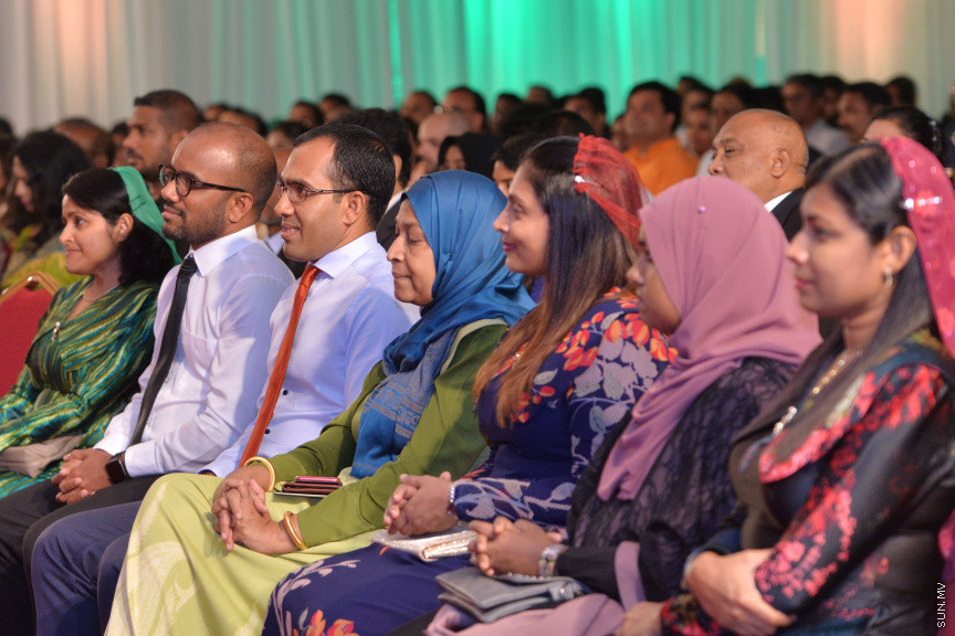 ޖެނުއަރީ 26، 2019: އިންޑިއާގެ ޖުމްހޫރިއްޔަތައް 70 އަހަރު ފުރުމުގެ މުނާސަބަތުގައި ދަރުބާރުގޭގަޢީ ބޭއްވި ރަސްމިއްޔާތުގެ ތެރެއިން: މި ރަސްމިއްޔާތުގައި ނައިބު ރައީސް ފައިސަލް ނަސީމާއި، އިންޑިއާ ސަފީރު އަކިލޭޝް މިޝްރާއާއި، ކުރީގެ ރައީސުންނާއި، މަޖިލީހުގެ ރައީސާއި މަޖިލީހުގެ މެމްބަރުންނާއި ކެބިނެޓު މިނިސްޓަރުން ވަޑައިގެންނެވި -- ސަން ފޮޓޯ/ އަހުމަދު އަވްޝަން އިލްޔާސް
