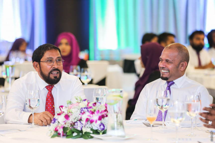 ޖެނުއަރީ 28، 2019: އިލެކްޝަން ކޮމިޝަންގެ އާ ލޯގޯ އާއި ކުލަ އިފްތިތާހުކުރުމަށް ހޮޓެލް ޖެންގައި ބޭއްވި ރަސްމިޔާތުގެ ތެރެއިން -- ސަން ފޮޓޯ/ ފަޔާޒު މޫސާ