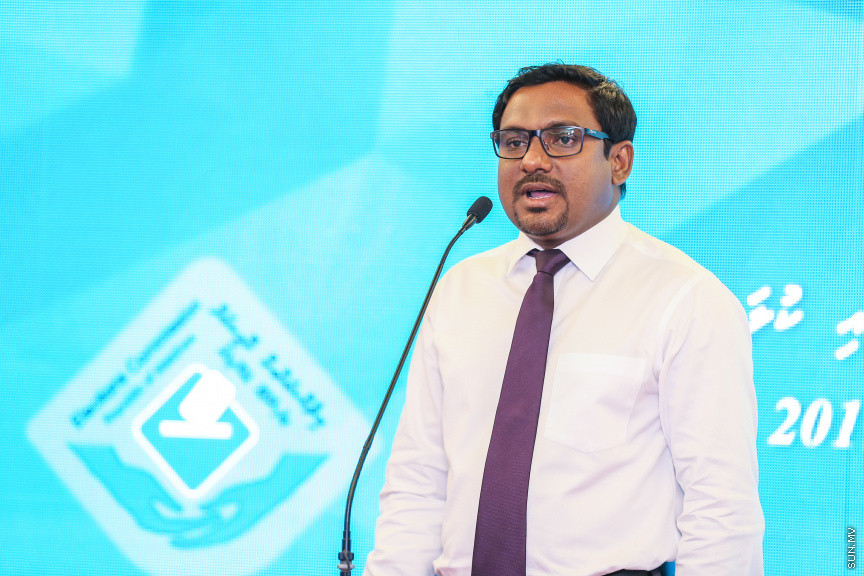 ޖެނުއަރީ 28، 2019: އިލެކްޝަން ކޮމިޝަންގެ އާ ލޯގޯ އާއި ކުލަ އިފްތިތާހުކުރުމަށް ހޮޓެލް ޖެންގައި ބޭއްވި ރަސްމިޔާތުގެ ތެރެއިން -- ސަން ފޮޓޯ/ ފަޔާޒު މޫސާ