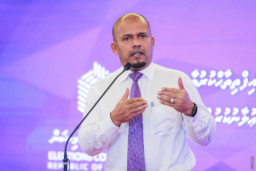 ޖެނުއަރީ 28، 2019: އިލެކްޝަން ކޮމިޝަންގެ އާ ލޯގޯ އާއި ކުލަ އިފްތިތާހުކުރުމަށް ހޮޓެލް ޖެންގައި ބޭއްވި ރަސްމިޔާތުގެ ތެރެއިން -- ސަން ފޮޓޯ/ ފަޔާޒު މޫސާ