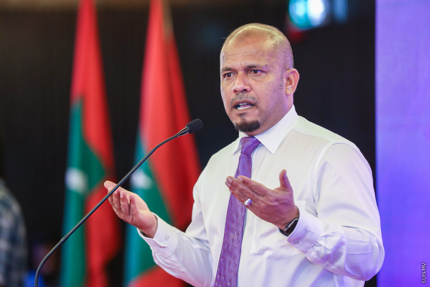 ޖެނުއަރީ 28، 2019: އިލެކްޝަން ކޮމިޝަންގެ އާ ލޯގޯ އާއި ކުލަ އިފްތިތާހުކުރުމަށް ހޮޓެލް ޖެންގައި ބޭއްވި ރަސްމިޔާތުގެ ތެރެއިން -- ސަން ފޮޓޯ/ ފަޔާޒު މޫސާ