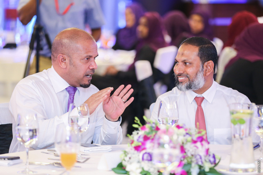 ޖެނުއަރީ 28، 2019: އިލެކްޝަން ކޮމިޝަންގެ އާ ލޯގޯ އާއި ކުލަ އިފްތިތާހުކުރުމަށް ހޮޓެލް ޖެންގައި ބޭއްވި ރަސްމިޔާތުގެ ތެރެއިން -- ސަން ފޮޓޯ/ ފަޔާޒު މޫސާ