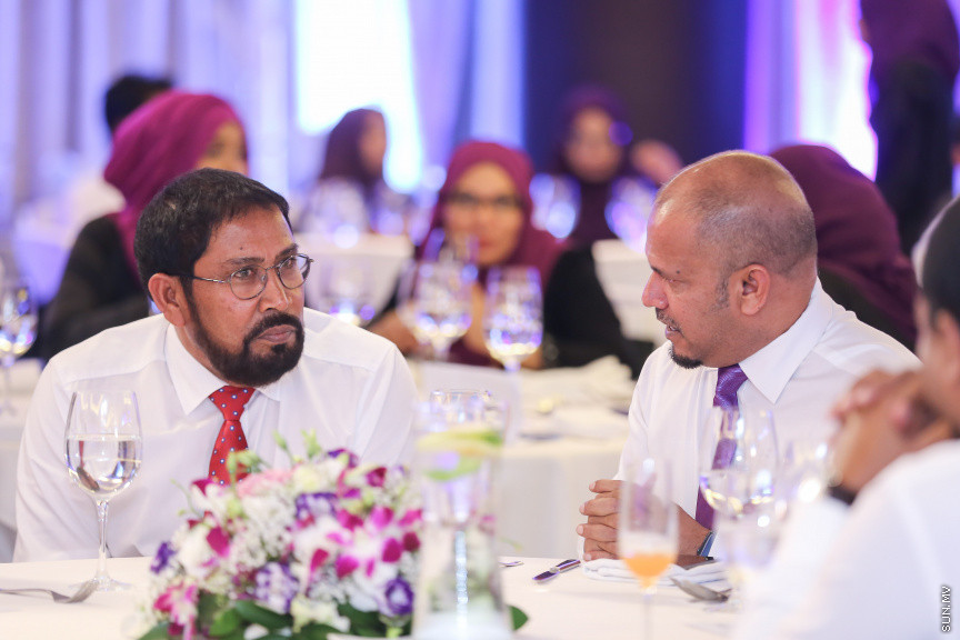 ޖެނުއަރީ 28، 2019: އިލެކްޝަން ކޮމިޝަންގެ އާ ލޯގޯ އާއި ކުލަ އިފްތިތާހުކުރުމަށް ހޮޓެލް ޖެންގައި ބޭއްވި ރަސްމިޔާތުގެ ތެރެއިން -- ސަން ފޮޓޯ/ ފަޔާޒު މޫސާ
