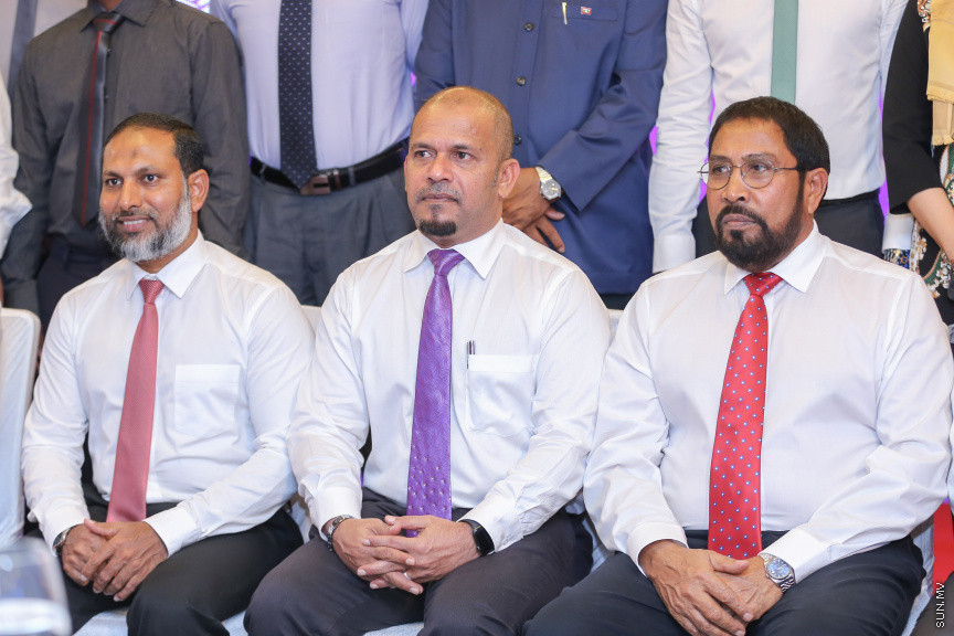 ޖެނުއަރީ 28، 2019: އިލެކްޝަން ކޮމިޝަންގެ އާ ލޯގޯ އާއި ކުލަ އިފްތިތާހުކުރުމަށް ހޮޓެލް ޖެންގައި ބޭއްވި ރަސްމިޔާތުގެ ތެރެއިން -- ސަން ފޮޓޯ/ ފަޔާޒު މޫސާ