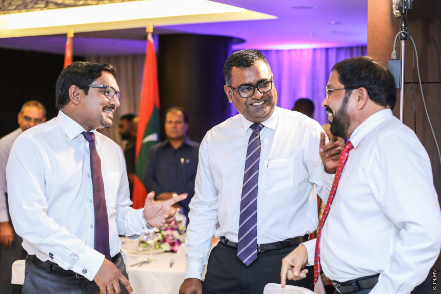ޖެނުއަރީ 28، 2019: އިލެކްޝަން ކޮމިޝަންގެ އާ ލޯގޯ އާއި ކުލަ އިފްތިތާހުކުރުމަށް ހޮޓެލް ޖެންގައި ބޭއްވި ރަސްމިޔާތުގެ ތެރެއިން -- ސަން ފޮޓޯ/ ފަޔާޒު މޫސާ