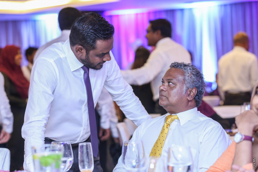 ޖެނުއަރީ 28، 2019: އިލެކްޝަން ކޮމިޝަންގެ އާ ލޯގޯ އާއި ކުލަ އިފްތިތާހުކުރުމަށް ހޮޓެލް ޖެންގައި ބޭއްވި ރަސްމިޔާތުގެ ތެރެއިން -- ސަން ފޮޓޯ/ ފަޔާޒު މޫސާ