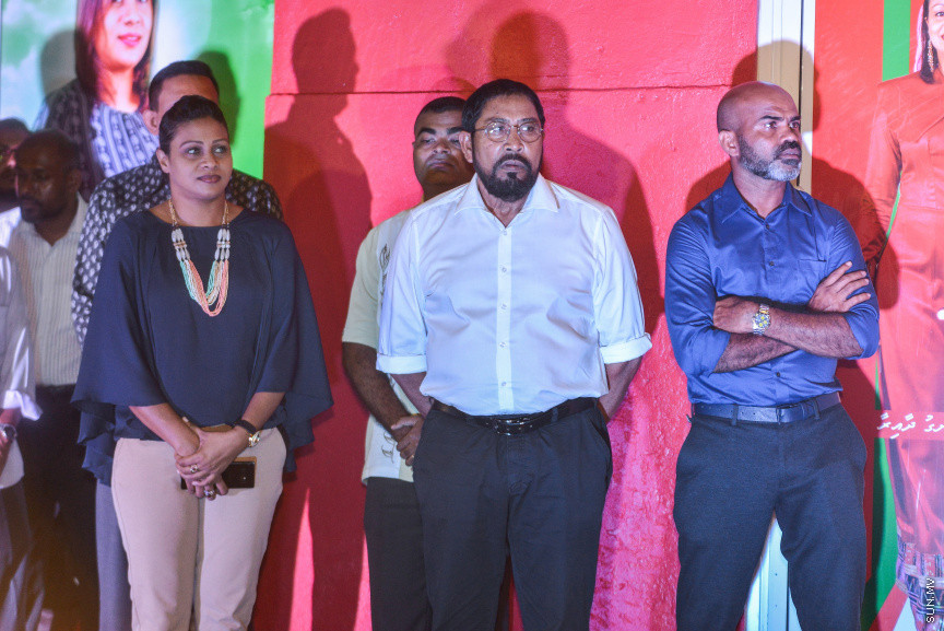 ޖެނުއަރީ 29، 2019: ޖޭޕީގެ ފަރާތުން ރައްޔިތުންގެ މަޖިލީހުގެ އިންތިހާބުގައި ހެންވޭރު ހުޅަނގު ދާއިރާއަށް ވާދަކުރައްވާ އައިޝަތު ނާޒިމާގެ ކެމްޕޭން ފެށުން -- ސަން ފޮޓޯ/ ފަޔާޒު މޫސާ