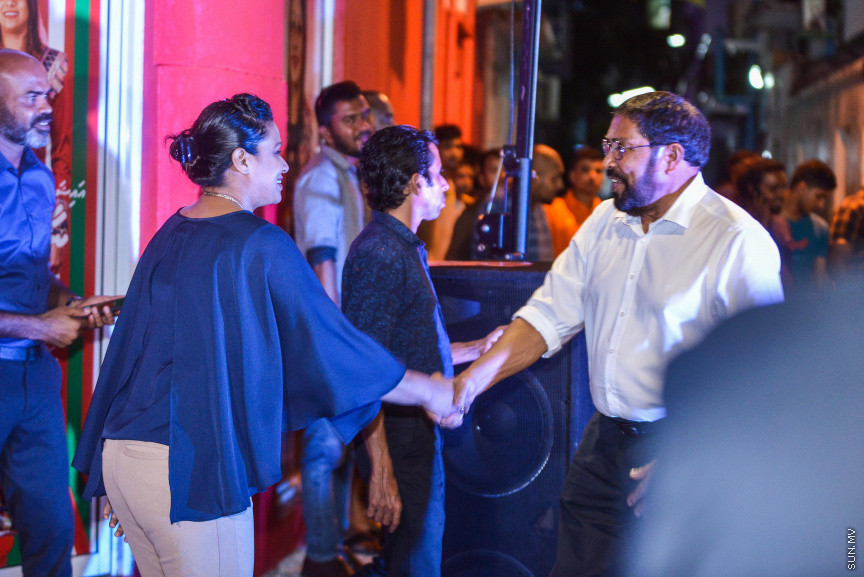 ޖެނުއަރީ 29، 2019: ޖޭޕީގެ ފަރާތުން ރައްޔިތުންގެ މަޖިލީހުގެ އިންތިހާބުގައި ހެންވޭރު ހުޅަނގު ދާއިރާއަށް ވާދަކުރައްވާ އައިޝަތު ނާޒިމާގެ ކެމްޕޭން ފެށުން -- ސަން ފޮޓޯ/ ފަޔާޒު މޫސާ