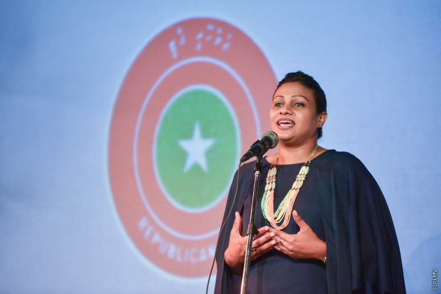 ޖެނުއަރީ 29، 2019: ޖޭޕީގެ ފަރާތުން ރައްޔިތުންގެ މަޖިލީހުގެ އިންތިހާބުގައި ހެންވޭރު ހުޅަނގު ދާއިރާއަށް ވާދަކުރައްވާ އައިޝަތު ނާޒިމާގެ ކެމްޕޭން ފެށުން -- ސަން ފޮޓޯ/ ފަޔާޒު މޫސާ