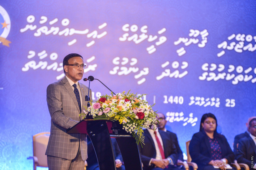 ޖެނުއަރީ 31، 2019: ގިނަ އަދަދެއްގެ ގާނޫނީ ވަކީލުންނަށް ވަކީލު ކަމުގެ ހުވާ ލައިދިނުމަށް ސުޕްރީމް ކޯޓުގެ ގޯތިތެރޭގައި ބޭއްވި ރަސްމިއްޔާތުގެ ތެރެއިން -- ސަން ފޮޓޯ/ ފަޔާޒު މޫސާ