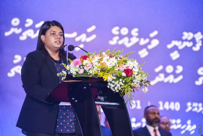 ޖެނުއަރީ 31، 2019: ގިނަ އަދަދެއްގެ ގާނޫނީ ވަކީލުންނަށް ވަކީލު ކަމުގެ ހުވާ ލައިދިނުމަށް ސުޕްރީމް ކޯޓުގެ ގޯތިތެރޭގައި ބޭއްވި ރަސްމިއްޔާތުގެ ތެރެއިން -- ސަން ފޮޓޯ/ ފަޔާޒު މޫސާ