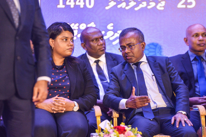 ޖެނުއަރީ 31، 2019: ގިނަ އަދަދެއްގެ ގާނޫނީ ވަކީލުންނަށް ވަކީލު ކަމުގެ ހުވާ ލައިދިނުމަށް ސުޕްރީމް ކޯޓުގެ ގޯތިތެރޭގައި ބޭއްވި ރަސްމިއްޔާތުގެ ތެރެއިން -- ސަން ފޮޓޯ/ ފަޔާޒު މޫސާ
