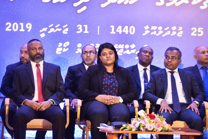 ޖެނުއަރީ 31، 2019: ގިނަ އަދަދެއްގެ ގާނޫނީ ވަކީލުންނަށް ވަކީލު ކަމުގެ ހުވާ ލައިދިނުމަށް ސުޕްރީމް ކޯޓުގެ ގޯތިތެރޭގައި ބޭއްވި ރަސްމިއްޔާތުގެ ތެރެއިން -- ސަން ފޮޓޯ/ ފަޔާޒު މޫސާ