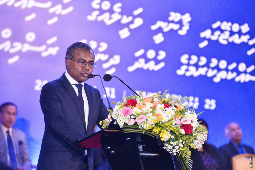ޖެނުއަރީ 31، 2019: ގިނަ އަދަދެއްގެ ގާނޫނީ ވަކީލުންނަށް ވަކީލު ކަމުގެ ހުވާ ލައިދިނުމަށް ސުޕްރީމް ކޯޓުގެ ގޯތިތެރޭގައި ބޭއްވި ރަސްމިއްޔާތުގެ ތެރެއިން -- ސަން ފޮޓޯ/ ފަޔާޒު މޫސާ