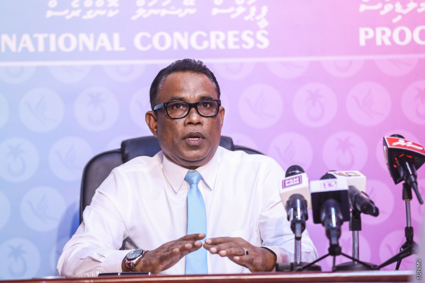 ފެބްރުއަރީ 1، 2019: އިދިކޮޅު މައި ޕާޓީ ޕީޕީއެމްއާއި އަލަށް އުފެއްދެވި ޕީޕަލްސް ނޭޝަނަލް ކޮންގްރެސް (ޕީއެންސީ) ގުޅިގެން ސިޔާސީ މަސައްކަތް ކުރެއްވުމަށް ކޯލިޝަން އެއްބަސް ވުމެއްގައި ސޮއިކުރުމަށް ބޭއްވި ރަސްމިއްޔާތުގެ ތެރެއިން -- ސަން ފޮޓޯ/ ފަޔާޒު މޫސާ
