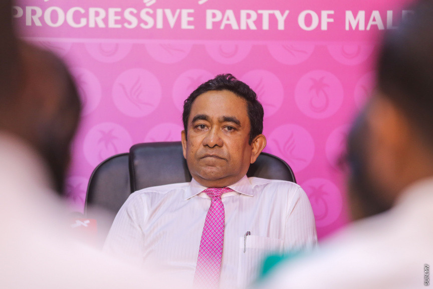 ފެބްރުއަރީ 1، 2019: އިދިކޮޅު މައި ޕާޓީ ޕީޕީއެމްއާއި އަލަށް އުފެއްދެވި ޕީޕަލްސް ނޭޝަނަލް ކޮންގްރެސް (ޕީއެންސީ) ގުޅިގެން ސިޔާސީ މަސައްކަތް ކުރެއްވުމަށް ކޯލިޝަން އެއްބަސް ވުމެއްގައި ސޮއިކުރުމަށް ބޭއްވި ރަސްމިއްޔާތުގެ ތެރެއިން -- ސަން ފޮޓޯ/ ފަޔާޒު މޫސާ