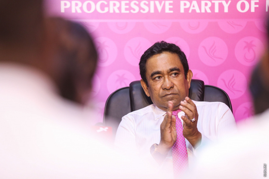 ފެބްރުއަރީ 1، 2019: އިދިކޮޅު މައި ޕާޓީ ޕީޕީއެމްއާއި އަލަށް އުފެއްދެވި ޕީޕަލްސް ނޭޝަނަލް ކޮންގްރެސް (ޕީއެންސީ) ގުޅިގެން ސިޔާސީ މަސައްކަތް ކުރެއްވުމަށް ކޯލިޝަން އެއްބަސް ވުމެއްގައި ސޮއިކުރުމަށް ބޭއްވި ރަސްމިއްޔާތުގެ ތެރެއިން -- ސަން ފޮޓޯ/ ފަޔާޒު މޫސާ