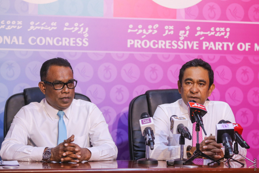 ފެބްރުއަރީ 1، 2019: އިދިކޮޅު މައި ޕާޓީ ޕީޕީއެމްއާއި އަލަށް އުފެއްދެވި ޕީޕަލްސް ނޭޝަނަލް ކޮންގްރެސް (ޕީއެންސީ) ގުޅިގެން ސިޔާސީ މަސައްކަތް ކުރެއްވުމަށް ކޯލިޝަން އެއްބަސް ވުމެއްގައި ސޮއިކުރުމަށް ބޭއްވި ރަސްމިއްޔާތުގެ ތެރެއިން -- ސަން ފޮޓޯ/ ފަޔާޒު މޫސާ