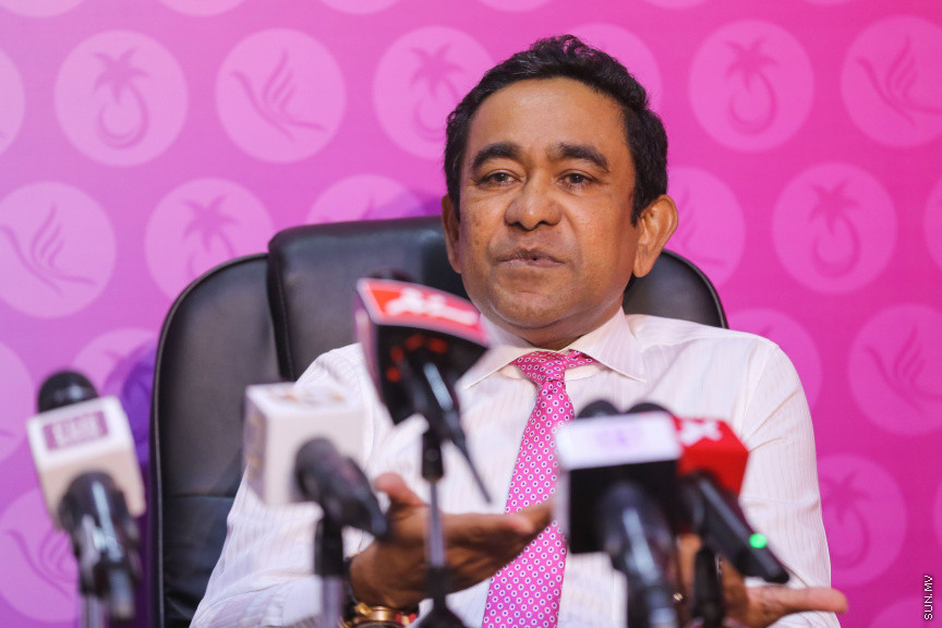 ފެބްރުއަރީ 1، 2019: އިދިކޮޅު މައި ޕާޓީ ޕީޕީއެމްއާއި އަލަށް އުފެއްދެވި ޕީޕަލްސް ނޭޝަނަލް ކޮންގްރެސް (ޕީއެންސީ) ގުޅިގެން ސިޔާސީ މަސައްކަތް ކުރެއްވުމަށް ކޯލިޝަން އެއްބަސް ވުމެއްގައި ސޮއިކުރުމަށް ބޭއްވި ރަސްމިއްޔާތުގެ ތެރެއިން -- ސަން ފޮޓޯ/ ފަޔާޒު މޫސާ