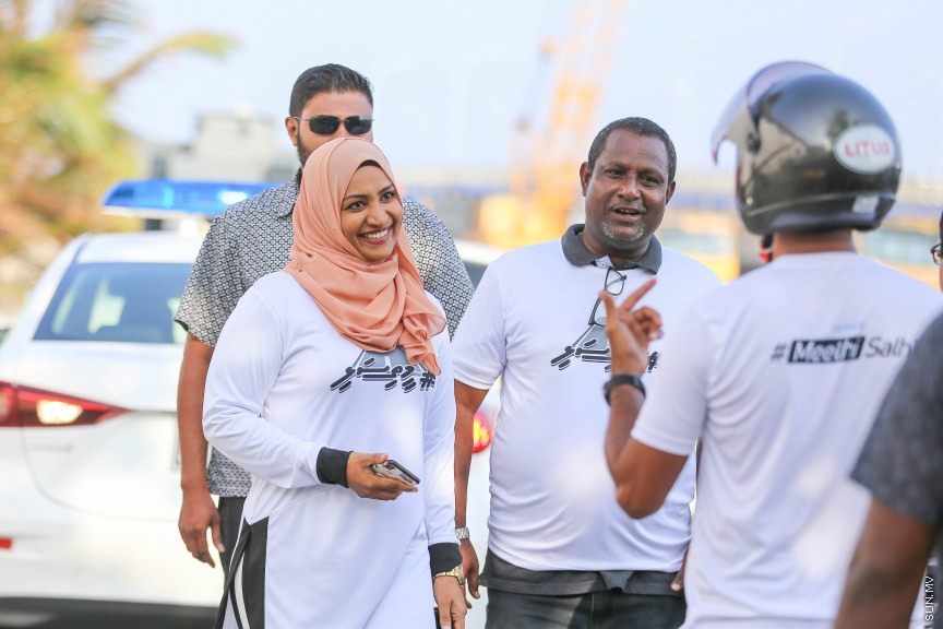 ފެބްރުއަރީ 1، 2019: 'މީތި ސަޅި' ނަމުގައި މަގުމަތީގެ ރައްކާތެރި ކަމަށް މީހުން ހޭލުންތެރި ކުރުވުމަށް ޓްރާންސްޕޯޓް މިނިސްޓްރީއިން އިސް ނަގައިގެން ބޭއްވި އިވެންޓުގެ ތެރެއިން -- ސަން ފޮޓޯ/ ފަޔާޒު މޫސާ