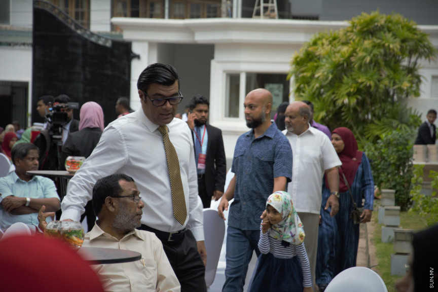 ސްރީލަންކާގައި ދިރިއުޅޭ ދިވެހީންނާ ރައީސް އިބްރާހިމް މުހައްމަދު ސޯލިހު ބައްދަލުކުރެއްވުމަށް ބޭއްވި ހަފްލާގެ ތެރެއިން -- ސަން ފޮޓޯ/ އިބްރާހިމް މާހިލް މުހައްްމަދު