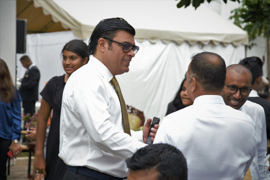 ސްރީލަންކާގައި ދިރިއުޅޭ ދިވެހީންނާ ރައީސް އިބްރާހިމް މުހައްމަދު ސޯލިހު ބައްދަލުކުރެއްވުމަށް ބޭއްވި ހަފްލާގެ ތެރެއިން -- ސަން ފޮޓޯ/ އިބްރާހިމް މާހިލް މުހައްްމަދު