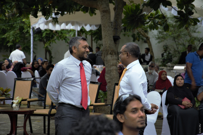 ސްރީލަންކާގައި ދިރިއުޅޭ ދިވެހީންނާ ރައީސް އިބްރާހިމް މުހައްމަދު ސޯލިހު ބައްދަލުކުރެއްވުމަށް ބޭއްވި ހަފްލާގެ ތެރެއިން -- ސަން ފޮޓޯ/ އިބްރާހިމް މާހިލް މުހައްްމަދު