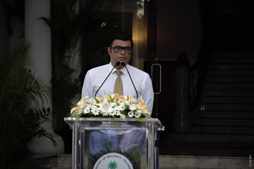 ސްރީލަންކާގައި ދިރިއުޅޭ ދިވެހީންނާ ރައީސް އިބްރާހިމް މުހައްމަދު ސޯލިހު ބައްދަލުކުރެއްވުމަށް ބޭއްވި ހަފްލާގެ ތެރެއިން -- ސަން ފޮޓޯ/ އިބްރާހިމް މާހިލް މުހައްްމަދު