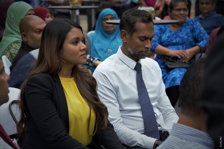 ސްރީލަންކާގައި ދިރިއުޅޭ ދިވެހީންނާ ރައީސް އިބްރާހިމް މުހައްމަދު ސޯލިހު ބައްދަލުކުރެއްވުމަށް ބޭއްވި ހަފްލާގެ ތެރެއިން -- ސަން ފޮޓޯ/ އިބްރާހިމް މާހިލް މުހައްްމަދު