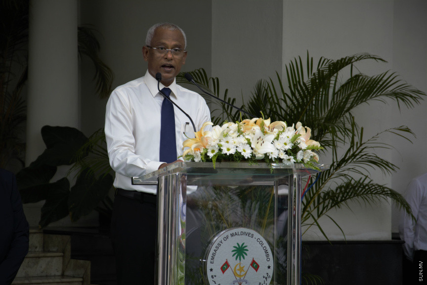 ސްރީލަންކާގައި ދިރިއުޅޭ ދިވެހީންނާ ރައީސް އިބްރާހިމް މުހައްމަދު ސޯލިހު ބައްދަލުކުރެއްވުމަށް ބޭއްވި ހަފްލާގެ ތެރެއިން -- ސަން ފޮޓޯ/ އިބްރާހިމް މާހިލް މުހައްްމަދު