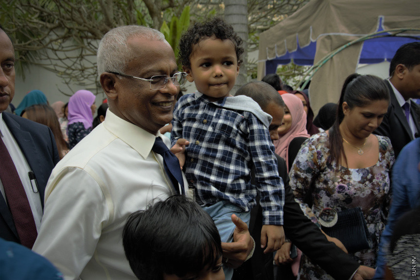 ސްރީލަންކާގައި ދިރިއުޅޭ ދިވެހީންނާ ރައީސް އިބްރާހިމް މުހައްމަދު ސޯލިހު ބައްދަލުކުރެއްވުމަށް ބޭއްވި ހަފްލާގެ ތެރެއިން -- ސަން ފޮޓޯ/ އިބްރާހިމް މާހިލް މުހައްްމަދު