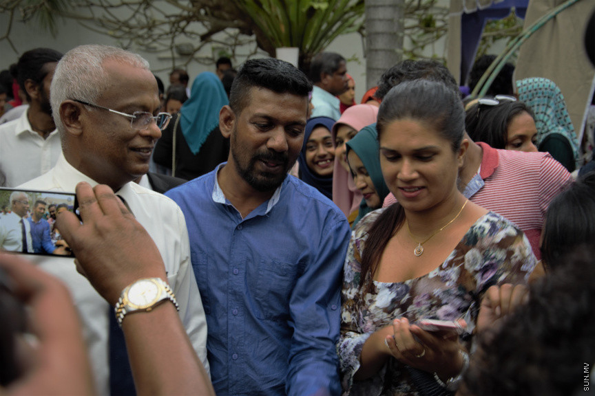 ސްރީލަންކާގައި ދިރިއުޅޭ ދިވެހީންނާ ރައީސް އިބްރާހިމް މުހައްމަދު ސޯލިހު ބައްދަލުކުރެއްވުމަށް ބޭއްވި ހަފްލާގެ ތެރެއިން -- ސަން ފޮޓޯ/ އިބްރާހިމް މާހިލް މުހައްްމަދު
