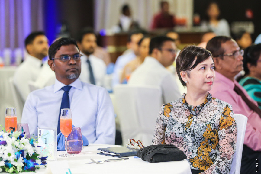 ފެބްރުއަރީ 6، 2019: "ކްރެޑިޓް އިންފޮމޭޝަން ސިސްޓަމް" ނުވަތަ ދަރަނީގެ މުއާމަލާތްތައް އާންމުންނާއި ކުންފުނިތަކަށް ބެލޭނެ ނިޒާމެއް މަރުކަޒީ ބޭންކް އެމްމްއެމްއޭގެ ކްރިޑިޓް އިންފޮމޭޝަން ބިއުރޯ އިން ތައާރަފްކުރުމަށް ހޮޓެލް ޖެންގައި ބޭއްވި ރަސްމިއްޔާތުގެ ތެރެއިން --- ސަން ފޮޓޯ/ ފަޔާޒު މޫސާ