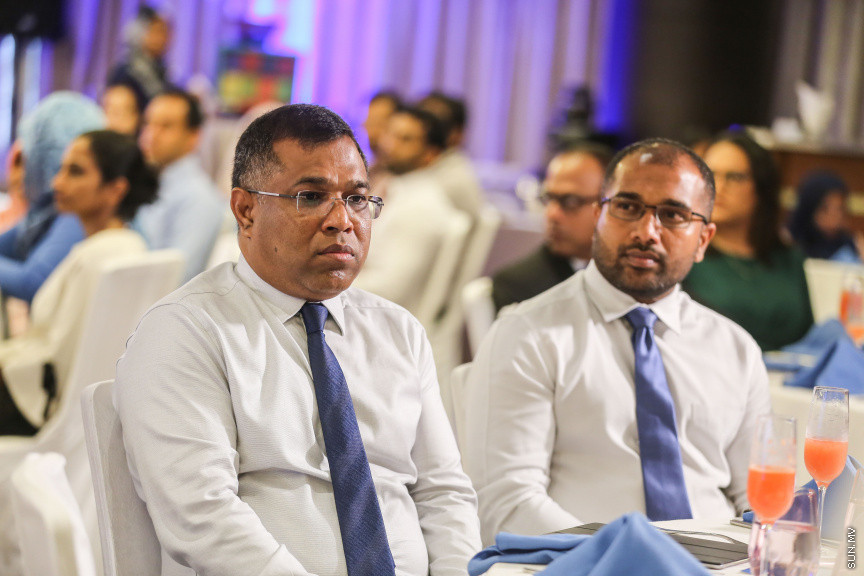 ފެބްރުއަރީ 6، 2019: "ކްރެޑިޓް އިންފޮމޭޝަން ސިސްޓަމް" ނުވަތަ ދަރަނީގެ މުއާމަލާތްތައް އާންމުންނާއި ކުންފުނިތަކަށް ބެލޭނެ ނިޒާމެއް މަރުކަޒީ ބޭންކް އެމްމްއެމްއޭގެ ކްރިޑިޓް އިންފޮމޭޝަން ބިއުރޯ އިން ތައާރަފްކުރުމަށް ހޮޓެލް ޖެންގައި ބޭއްވި ރަސްމިއްޔާތުގެ ތެރެއިން --- ސަން ފޮޓޯ/ ފަޔާޒު މޫސާ