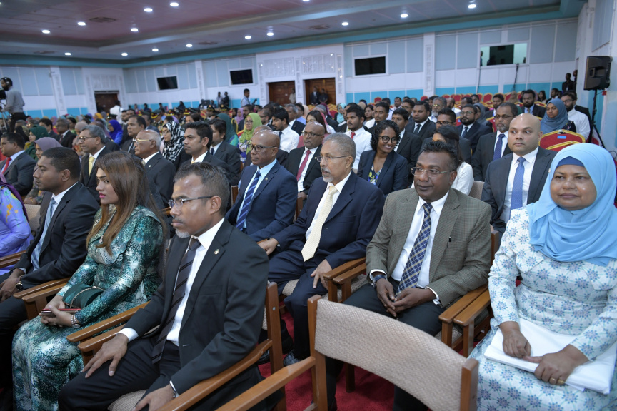 ފެބްރުއަރީ 7، 2019: ރައްޔިތުން މަޖިލިސް މި އަހަރަށް ހުޅުވުމަށް ބޭއްވި ފުރަތަމަ ޖަލްސާ: ރައީސް އިބްރާހިމް މުހައްމަދު ސޯލިހްގެ ފުރަތަމަ ރިޔާސީ ބަޔާން މިއަދުގެ ޖަލްސާގައި ވަނީ އިއްވާފައި -- ފޮޓޯ/ ރައީސް އޮފީސްފެބްރުއަރީ 7، 2019: ރައްޔިތުން މަޖިލިސް މި އަހަރަށް ހުޅުވުމަށް ބޭއްވި ފުރަތަމަ ޖަލްސާ: ރައީސް އިބްރާހިމް މުހައްމަދު ސޯލިހްގެ ފުރަތަމަ ރިޔާސީ ބަޔާން މިއަދުގެ ޖަލްސާގައި ވަނީ އިއްވާފައި -- ފޮޓޯ/ ރައީސް އޮފީސް