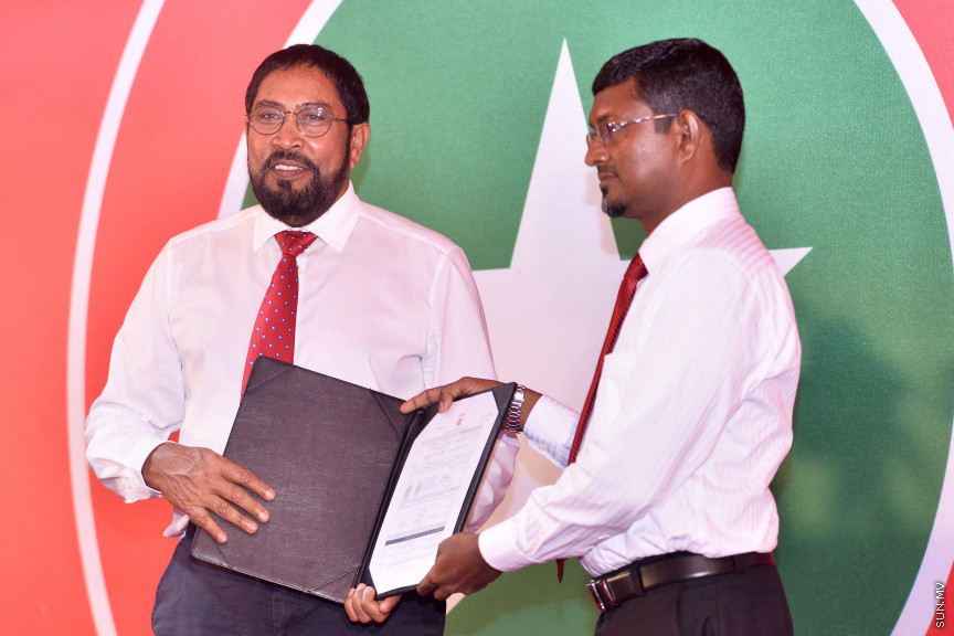 ފެބުރުއަރީ 2، 2019: ޖުމްހޫރީ ޕާޓީގެ އިތުރު އަށް ދާއިރާ އަކަށް ޓިކެޓް ދިނުމަށް މިރޭ މ. ކުނޫޒުގައި ބޭއްވި ރަސްމިއްޔާތުގެ ތެރެއިން: މިހާތަނަށް 44 ބޭފުޅުންނަށް ވަނީ އެޕާޓީގެ ޓިކެޓް ދީފަ -- ސަން ފޮޓޯ/ އަހުމަދު އަވްޝަން އިލްޔަސް