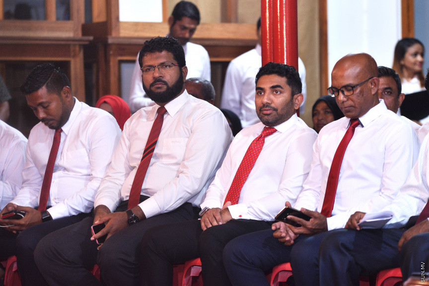 ފެބުރުއަރީ 2، 2019: ޖުމްހޫރީ ޕާޓީގެ އިތުރު އަށް ދާއިރާ އަކަށް ޓިކެޓް ދިނުމަށް މިރޭ މ. ކުނޫޒުގައި ބޭއްވި ރަސްމިއްޔާތުގެ ތެރެއިން: މިހާތަނަށް 44 ބޭފުޅުންނަށް ވަނީ އެޕާޓީގެ ޓިކެޓް ދީފަ -- ސަން ފޮޓޯ/ އަހުމަދު އަވްޝަން އިލްޔަސް