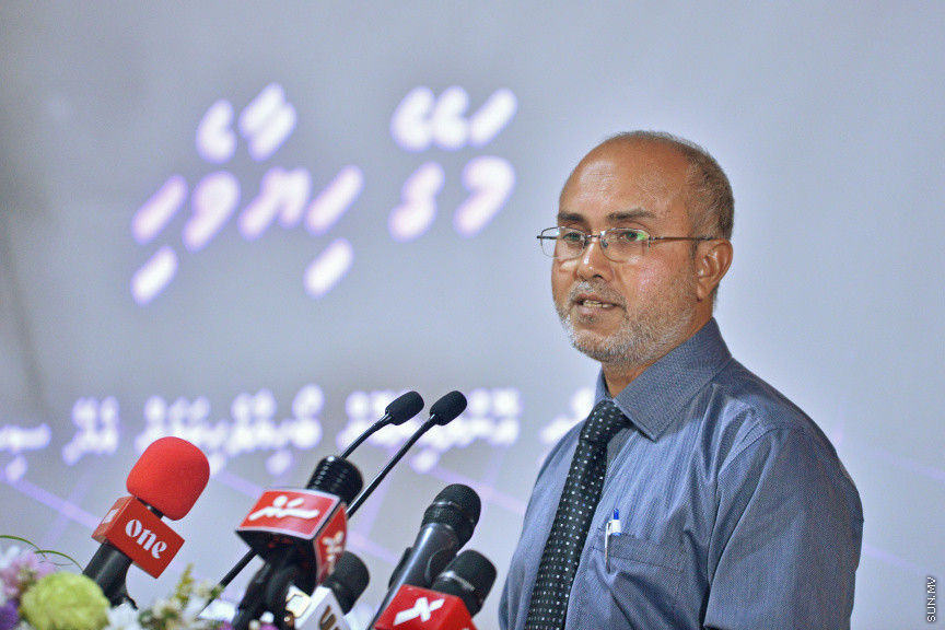 ކިއުގައި ނުޖެހި ފުލެޓަށް އެދެވޭނެ އޮންލައިން ނިޒާމް ތައާރަފް ކުރުމުގެ ރަސްމިއްޔާތު ތެރެއިން: "މަގޭ ހިޔާވަހި"ނަމުގައި އޮންލައިން ޕޯޓަލް އިފްތިތާހު ކޮށްދެއްވީ ހައުސިން އެންޑް އާބަން ޑިވަލޮޕްމަންޓް މިނިސްޓަރު އައިޝަތު އާތިފާ ޝަކޫރު -- ސަން ފޮޓޯ/ މުހައްމަދު މުޒައްޔިން ނާޒިމް