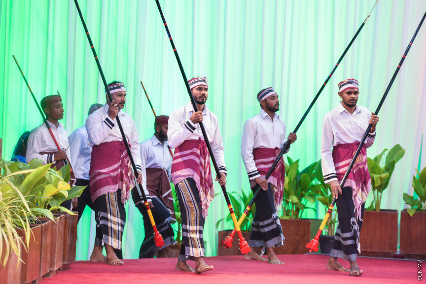ފެބްރުއަރީ 21، 2019: މާދަރީ ބަހުގެ ދުވަސް ފާހަގަ ކުރުމަށް ދަރުބާރުގޭގައި ބޭއްވި ރަސްމީ ޖަލްސާގެ ތެރެއިން -- ސަން ފޮޓޯ/ ފަޔާޒު މޫސާ