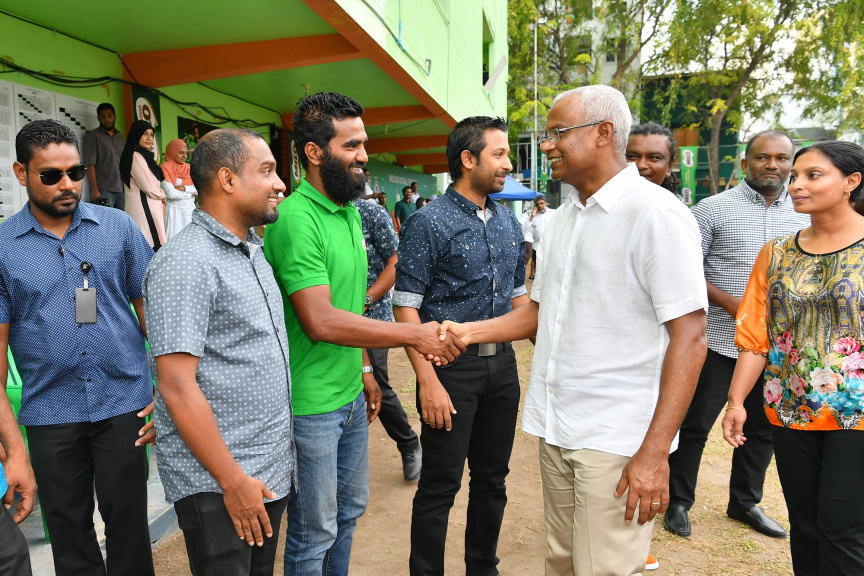 "މައިލޯ ކިޑްސް ފުޓްބޯޅަ ފިއެސްޓާ" ނިންމުމުގެ ރަސްމިއްޔާތު ރައީސުލްޖުމްހޫރިއްޔާ ޝަރަފުވެރިކޮށްދެއްވަނީ-- ފޮޓޯ/ ރައީސް އޮފީސް