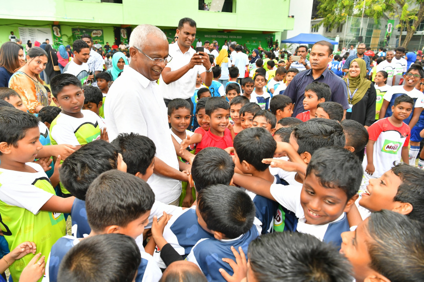 "މައިލޯ ކިޑްސް ފުޓްބޯޅަ ފިއެސްޓާ" ނިންމުމުގެ ރަސްމިއްޔާތު ރައީސުލްޖުމްހޫރިއްޔާ ޝަރަފުވެރިކޮށްދެއްވަނީ-- ފޮޓޯ/ ރައީސް އޮފީސް