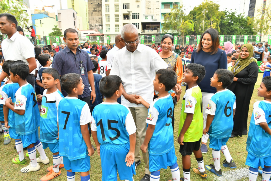 "މައިލޯ ކިޑްސް ފުޓްބޯޅަ ފިއެސްޓާ" ނިންމުމުގެ ރަސްމިއްޔާތު ރައީސުލްޖުމްހޫރިއްޔާ ޝަރަފުވެރިކޮށްދެއްވަނީ-- ފޮޓޯ/ ރައީސް އޮފީސް