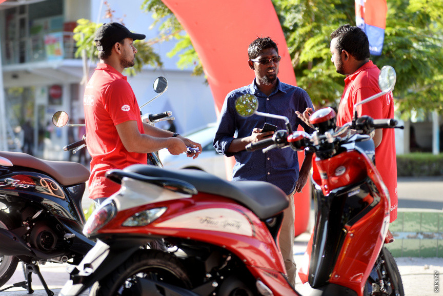 މާޗް 1، 2019: އެލިޔާ އިންވެސްޓުމެންޓުން ކުރިއަށްގެންދާ އެންމެންނަށްވެސް ޕްރޮމޯޝަނުގެ ދަށުން "ކޮންމެ ކުލަޔަކަސް ޔަމަހާ"ގެ ނަމުގައި ބޭއްވި ޕްރޮމޯޝަން ހަރަކާތުގެ ތެރެއިން -- ސަން ފޮޓޯ/ ފަޔާޒު މޫސާ