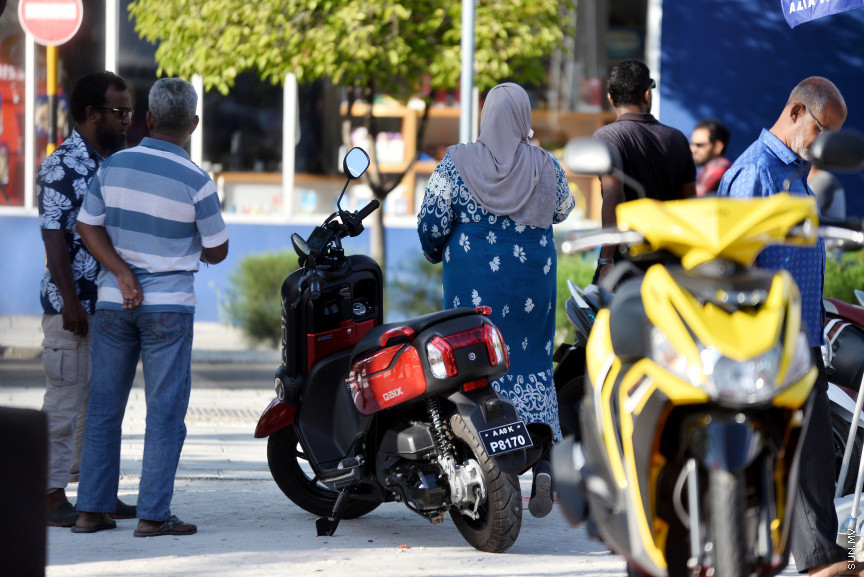 މާޗް 1، 2019: އެލިޔާ އިންވެސްޓުމެންޓުން ކުރިއަށްގެންދާ އެންމެންނަށްވެސް ޕްރޮމޯޝަނުގެ ދަށުން "ކޮންމެ ކުލަޔަކަސް ޔަމަހާ"ގެ ނަމުގައި ބޭއްވި ޕްރޮމޯޝަން ހަރަކާތުގެ ތެރެއިން -- ސަން ފޮޓޯ/ ފަޔާޒު މޫސާ