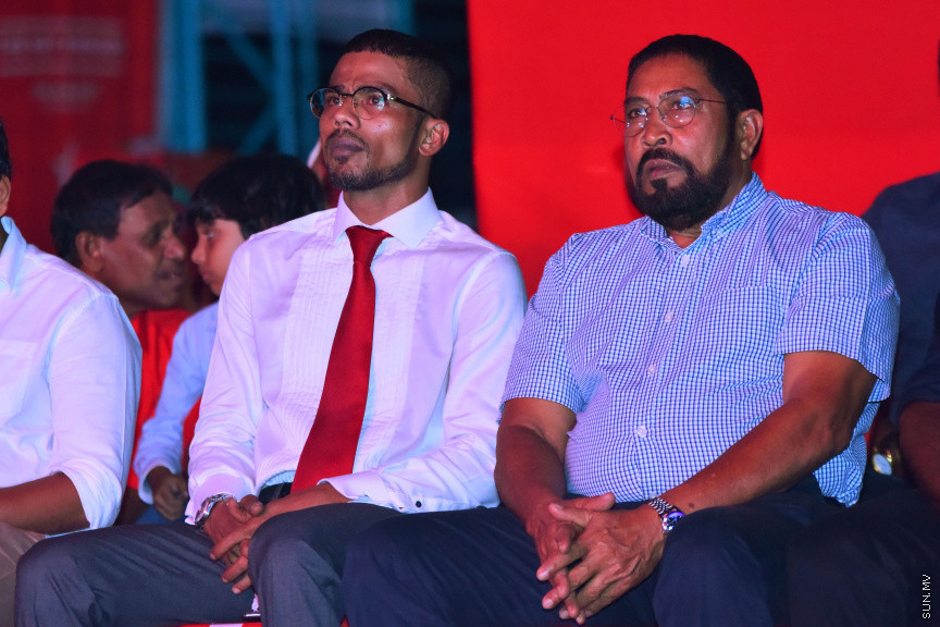 ޖުމްހޫރީ ޕާޓީގެ ޓިކެޓްގައި ހެންވޭރު އުތުރު ދާއިރާއަށް ވާދަކުރައްވާ ކެޑިޑޭޓް އަލްހާން ފަހުމީގެ ކެމްޕޭން އިފްތިތާހު ކުރުމައް ބޭއްވި ރަސްމިއްޔާތުގެ ތެރެއިން -- ސަން ފޮޓޯ/ އަހުމަދު އަވްޝަން އިލްޔާސް