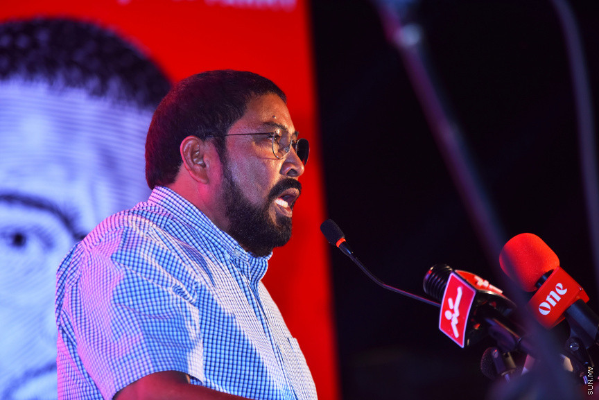 ޖުމްހޫރީ ޕާޓީގެ ޓިކެޓްގައި ހެންވޭރު އުތުރު ދާއިރާއަށް ވާދަކުރައްވާ ކެޑިޑޭޓް އަލްހާން ފަހުމީގެ ކެމްޕޭން އިފްތިތާހު ކުރުމައް ބޭއްވި ރަސްމިއްޔާތުގެ ތެރެއިން -- ސަން ފޮޓޯ/ އަހުމަދު އަވްޝަން އިލްޔާސް