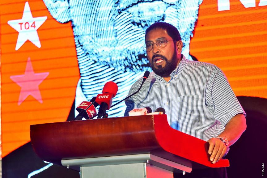 ޖުމްހޫރީ ޕާޓީގެ ޓިކެޓްގައި ހެންވޭރު އުތުރު ދާއިރާއަށް ވާދަކުރައްވާ ކެޑިޑޭޓް އަލްހާން ފަހުމީގެ ކެމްޕޭން އިފްތިތާހު ކުރުމައް ބޭއްވި ރަސްމިއްޔާތުގެ ތެރެއިން -- ސަން ފޮޓޯ/ އަހުމަދު އަވްޝަން އިލްޔާސް