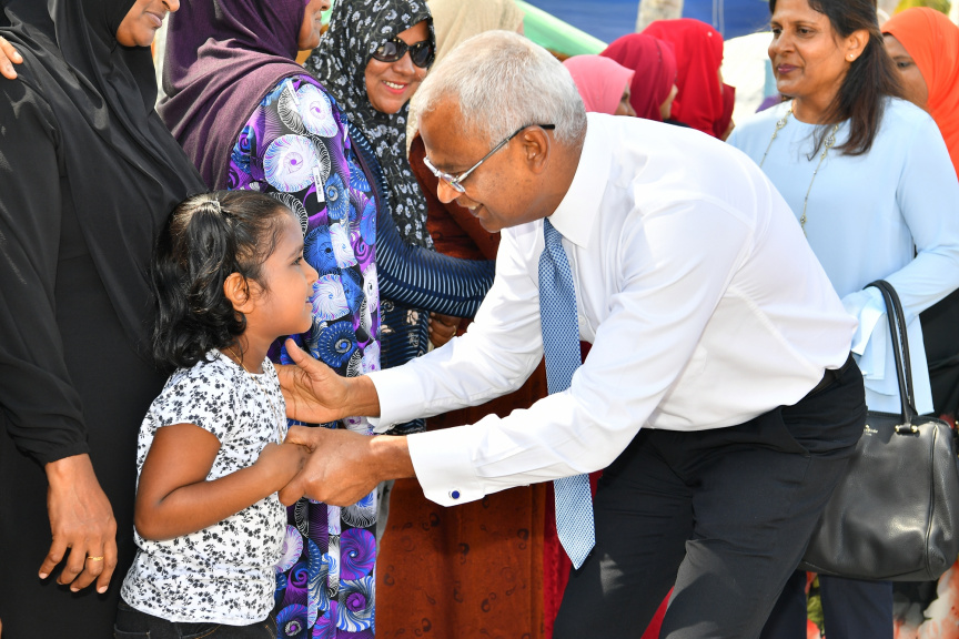 ރައީސުލްޖުމްހޫރިއްޔާ ކ. މާފުށްޓަށް ޒިޔާރަތްކުރެއްވުން : މިދަތުރުފުޅުގައި އެމަނިކުފާނު ވަނީ ކ. މާފުށީ ކައުންސިލާއި އެރަށު މުޢައްސަސާތަކުގެ އިސް ވެރިންނާ ވެސް ބައްދަލުކުރައްވާފަ -- ޕޮޓޯ/ ރައީސް އޮފީސް